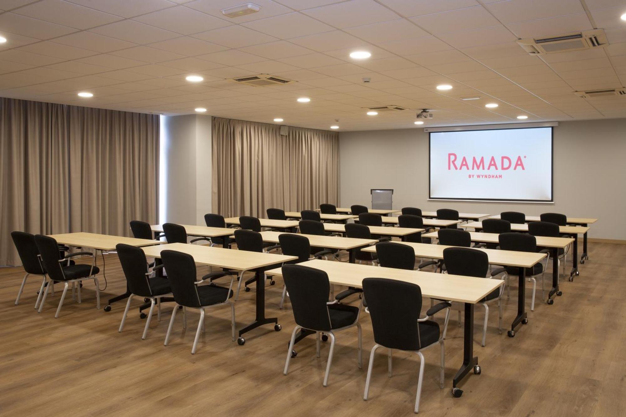 Ramada By Wyndham Madrid Getafe Hotell Eksteriør bilde